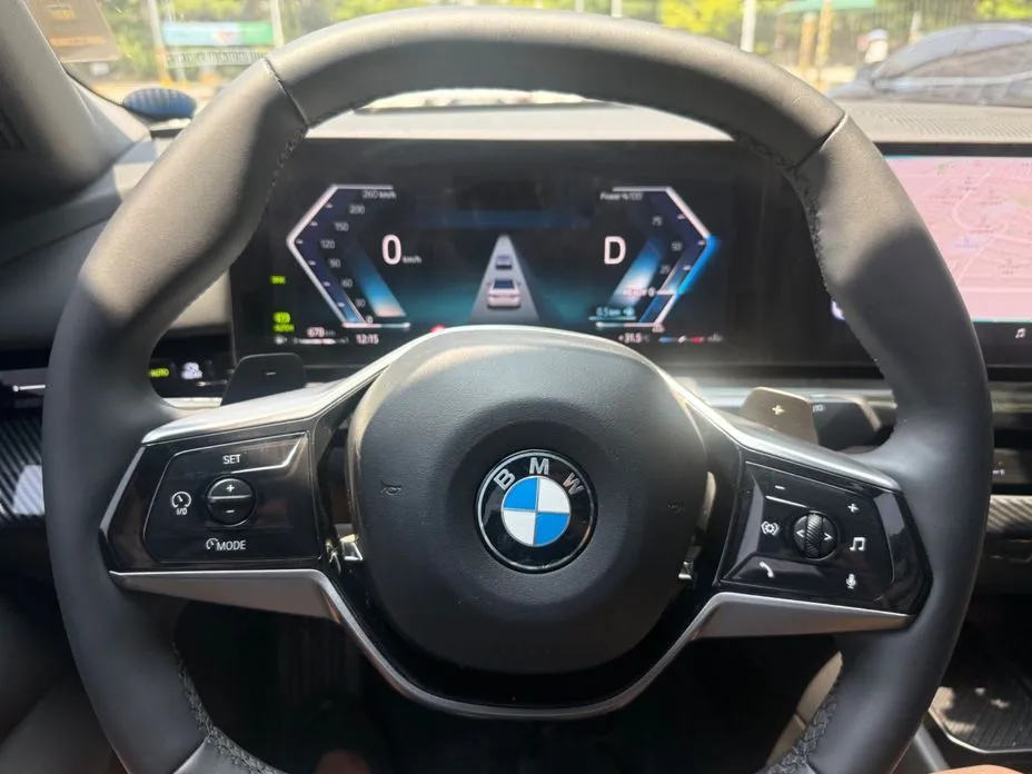 BMW 5-Series 2024 из KR, фото 5