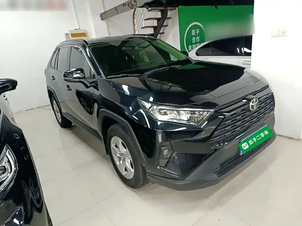 Toyota RAV4 2024 из CN, фото 4