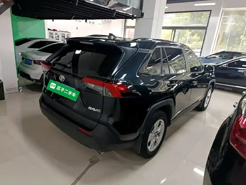 Toyota RAV4 2024 из CN, фото 3
