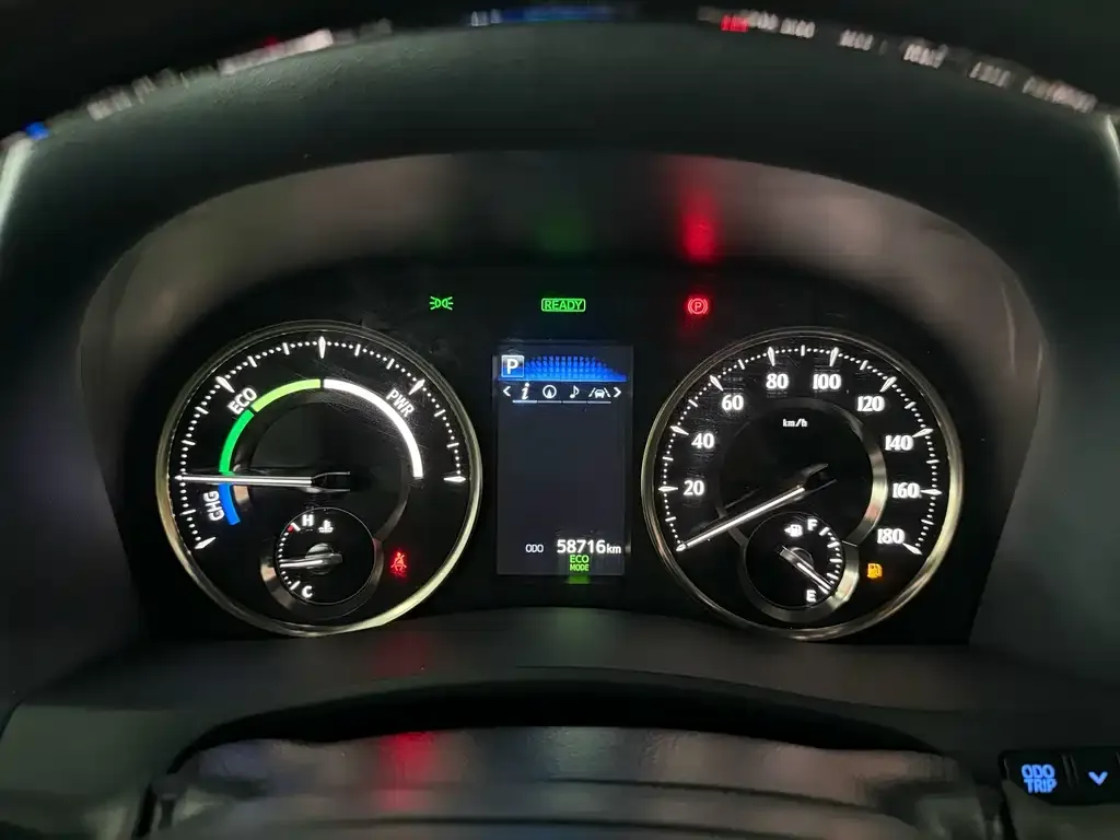 Toyota Alphard — фото 2