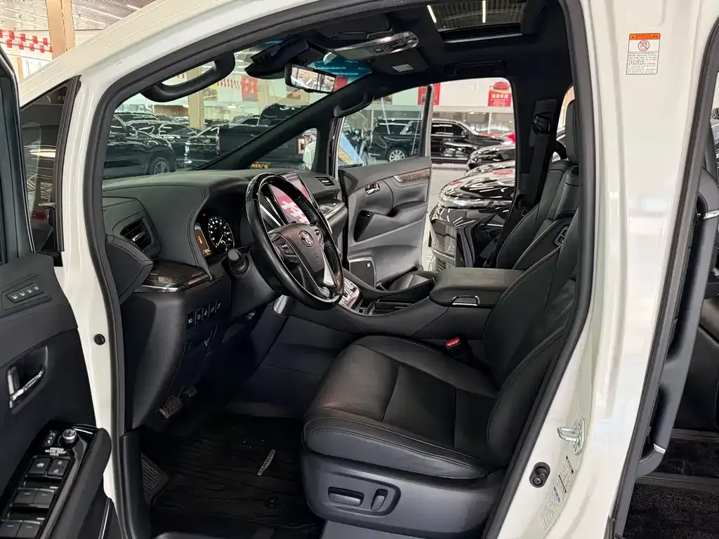 Toyota Alphard — фото 6