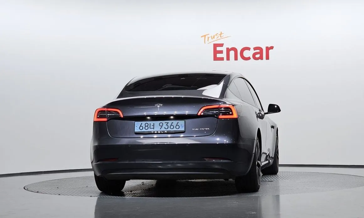 Tesla Model 3 — фото 9