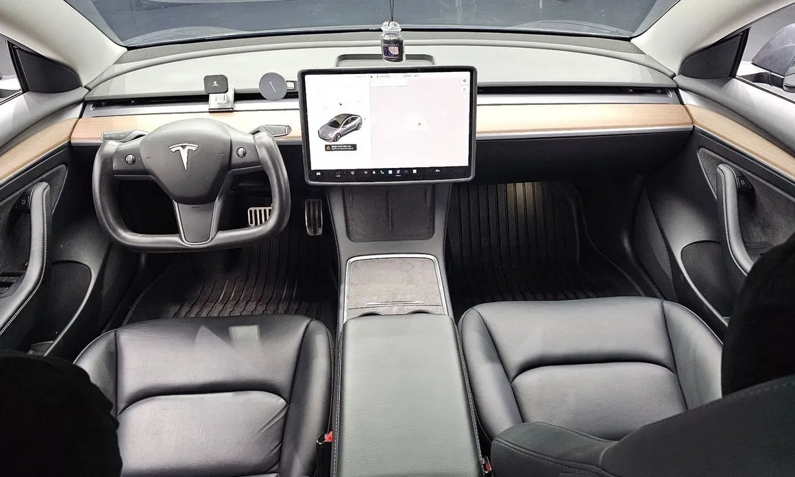 Tesla Model 3 — фото 10