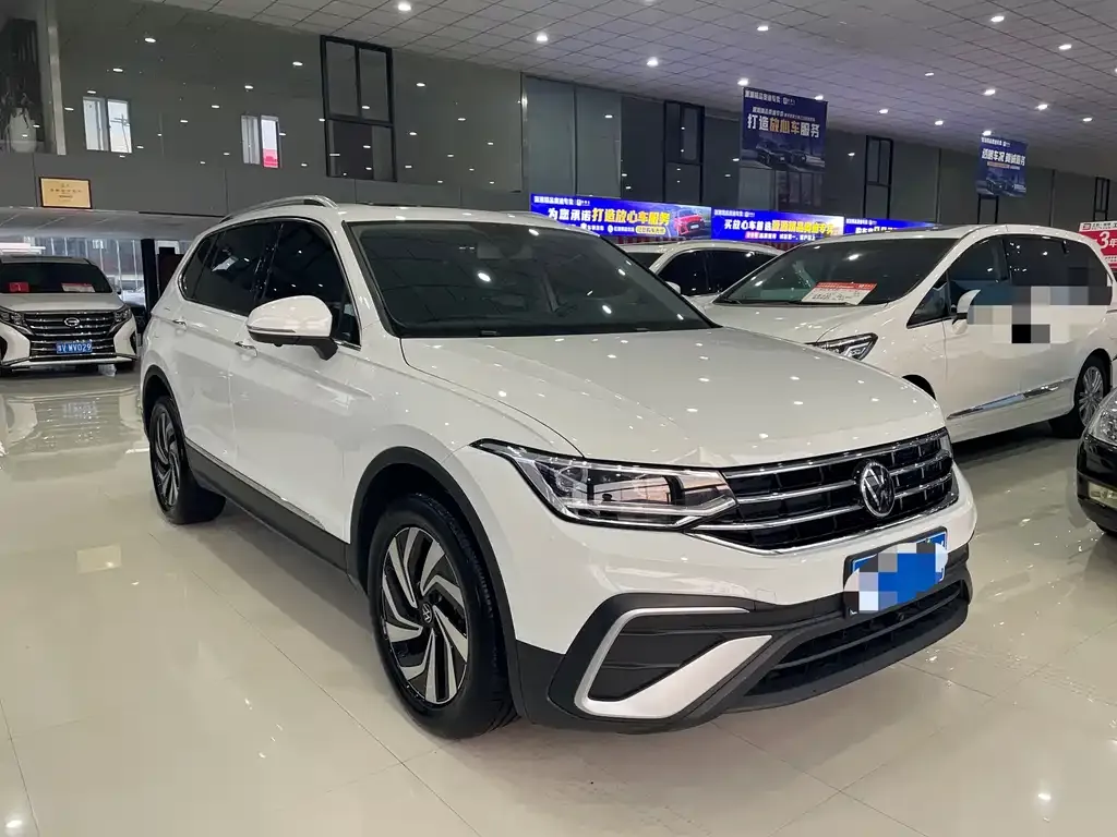 Volkswagen Tiguan L — фото 10