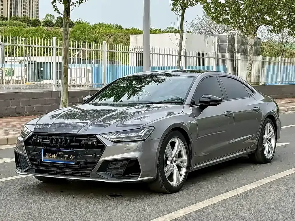 Audi A7L — фото 1