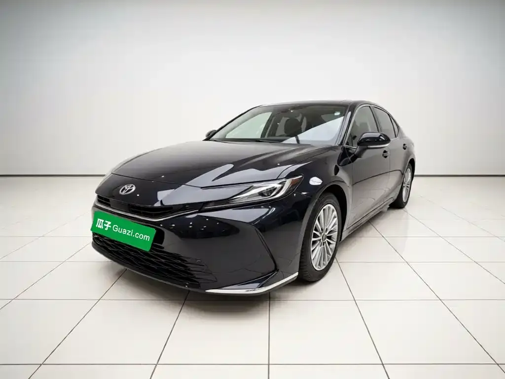 Toyota Camry — фото 2