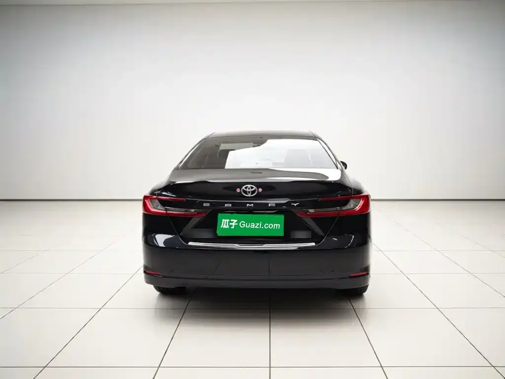 Toyota Camry — фото 5