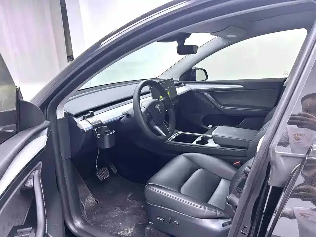 Tesla Model Y — фото 6