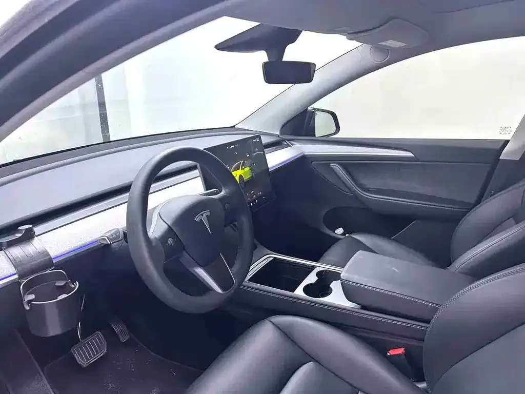 Tesla Model Y — фото 7