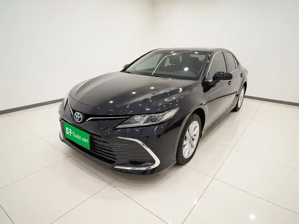 Toyota Camry — фото 2