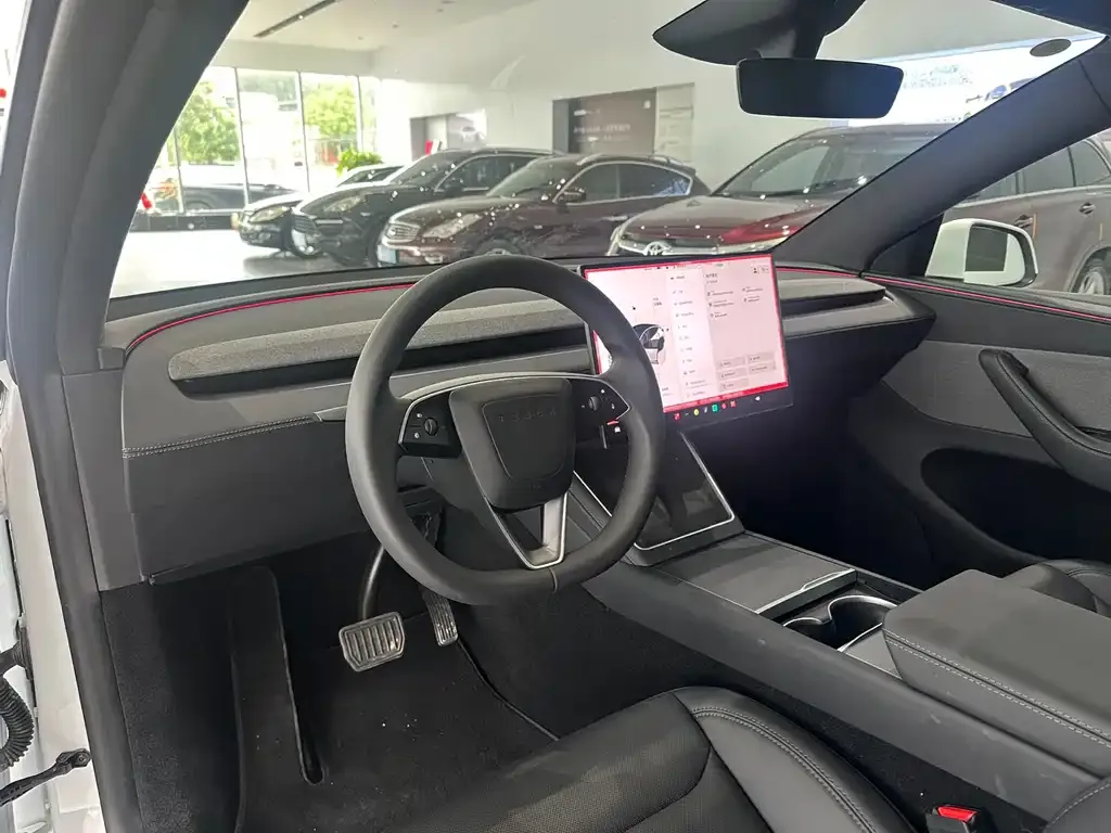 Tesla Model Y — фото 2
