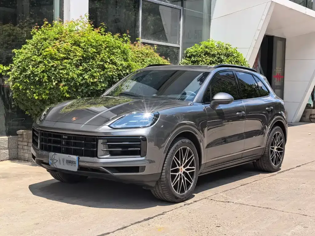 Porsche Cayenne — фото 1