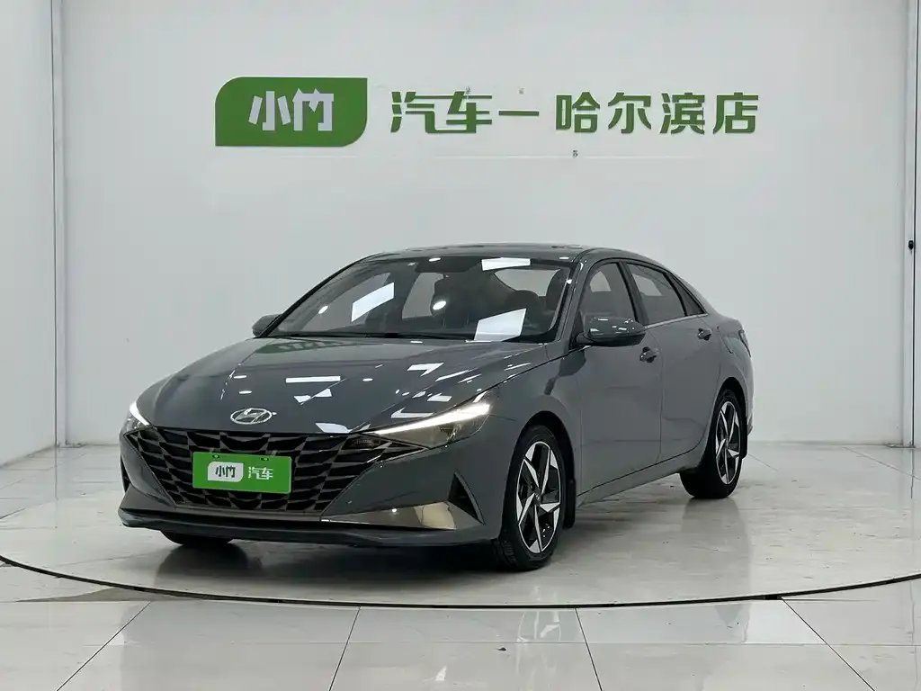 Hyundai Elantra — фото 1