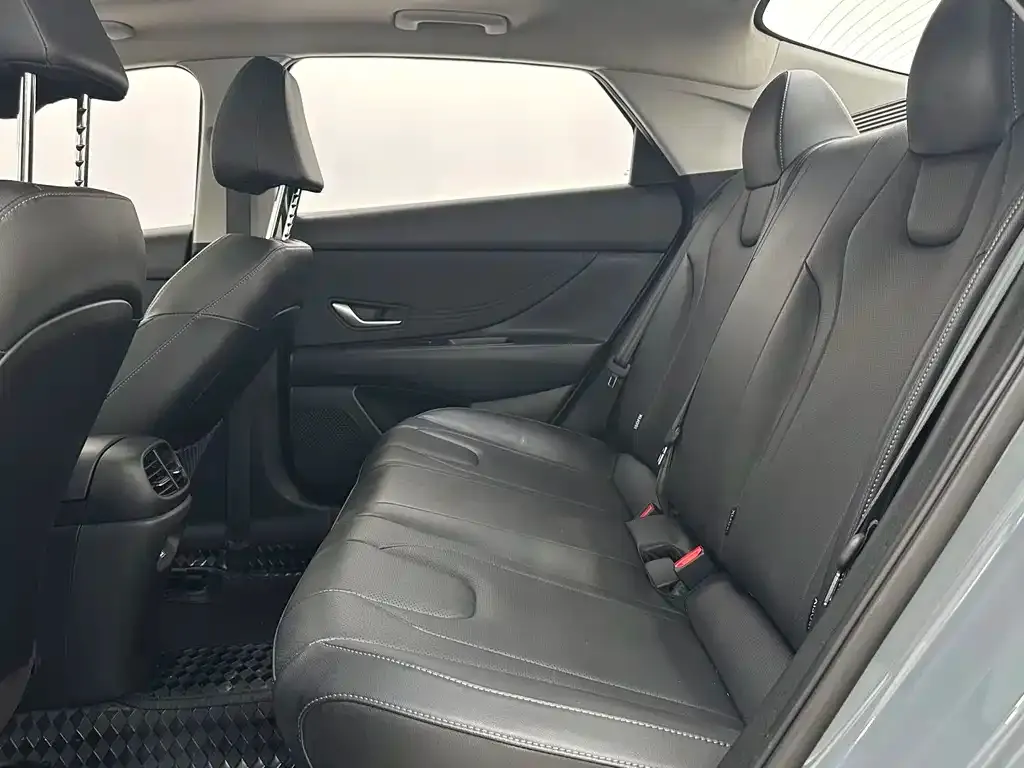 Hyundai Elantra — фото 4