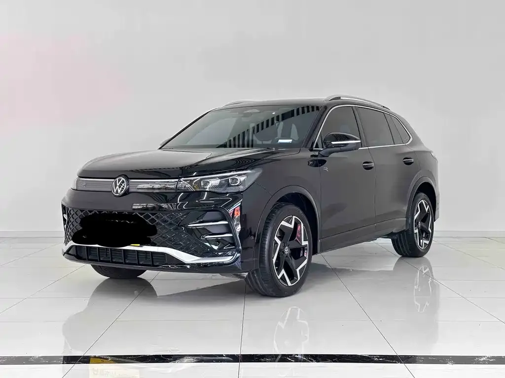 Volkswagen Tiguan L — фото 1