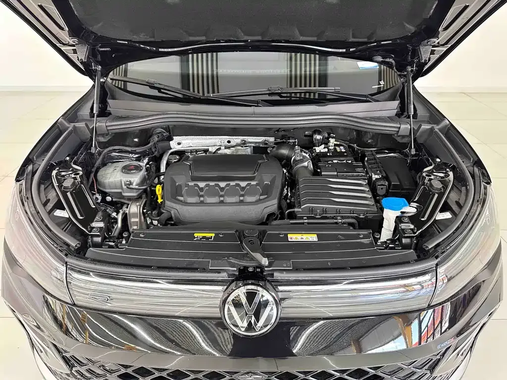 Volkswagen Tiguan L — фото 9