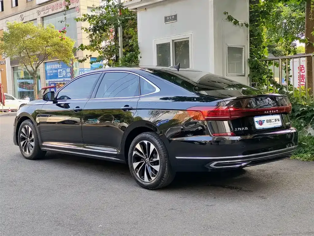 Volkswagen Passat — фото 10