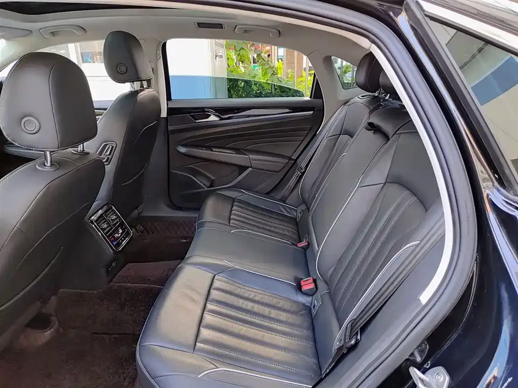 Volkswagen Passat — фото 6