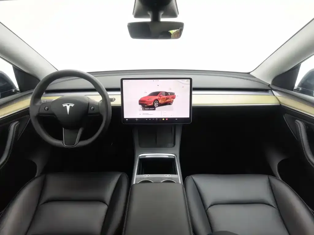 Tesla Model Y — фото 2