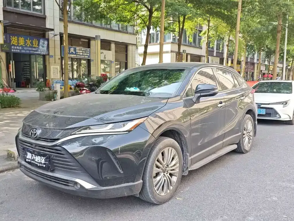 Toyota Harrier — фото 1
