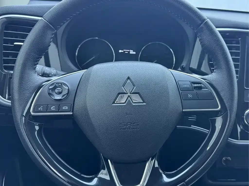 Mitsubishi Outlander — фото 7