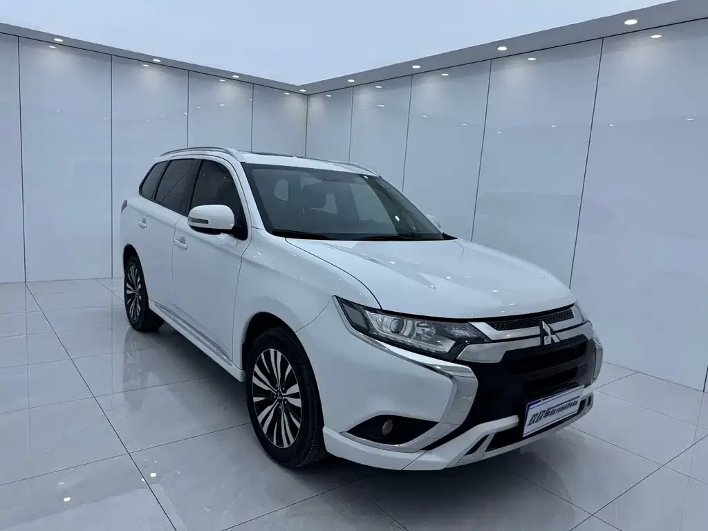 Mitsubishi Outlander — фото 3