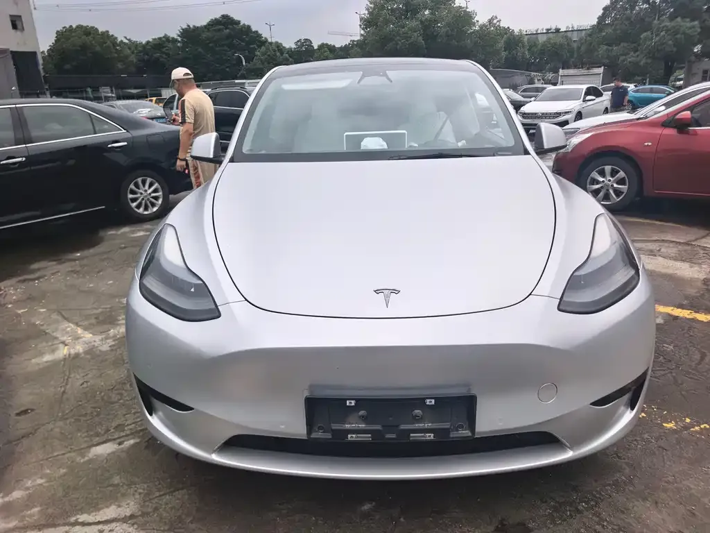 Tesla Model Y — фото 6