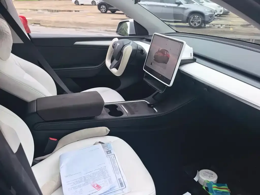 Tesla Model Y — фото 2