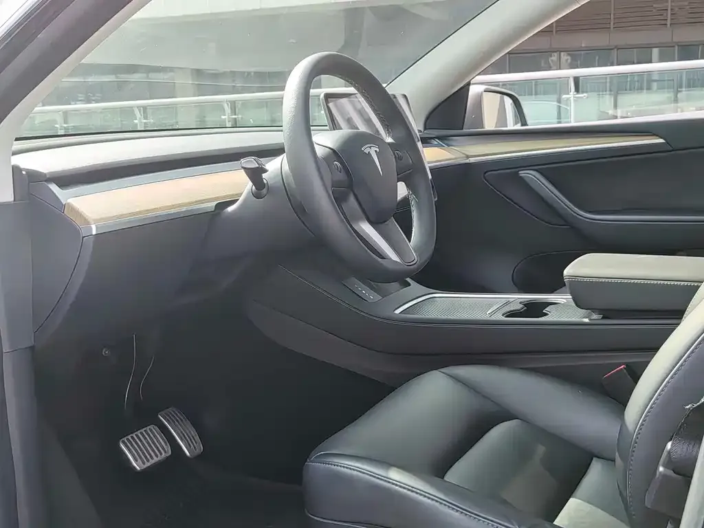 Tesla Model Y — фото 4