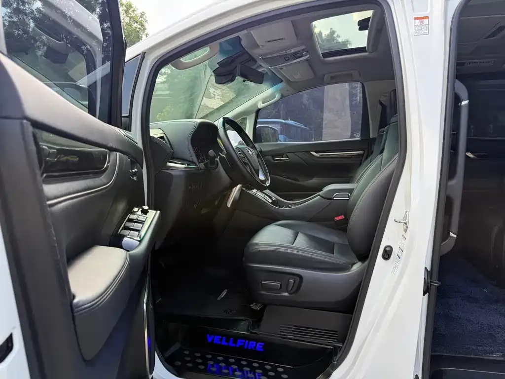 Toyota Vellfire — фото 4