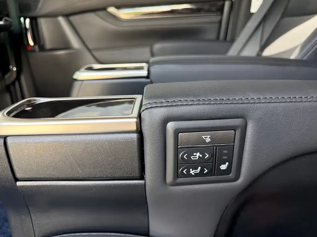 Toyota Vellfire — фото 3