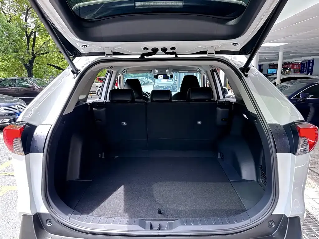 Toyota RAV4 2024 из CN, фото 5