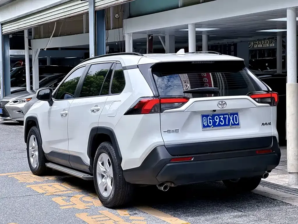 Toyota RAV4 2024 из CN, фото 4