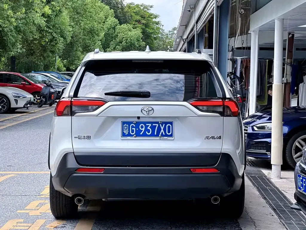 Toyota RAV4 2024 из CN, фото 9