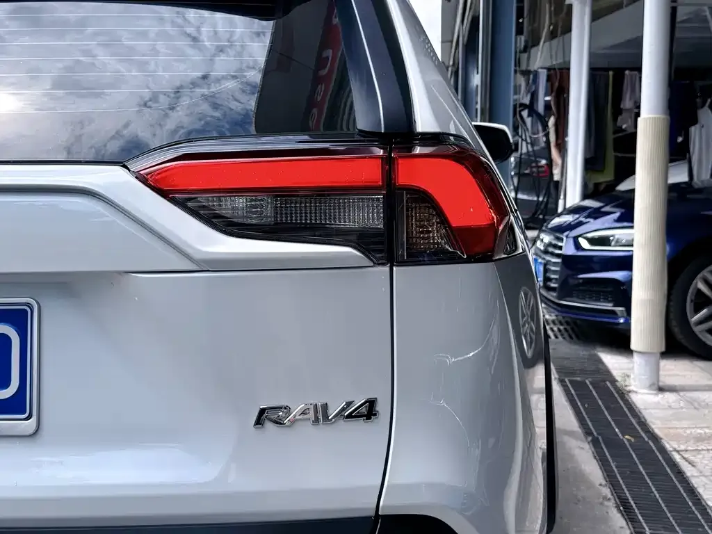 Toyota RAV4 2024 из CN, фото 3