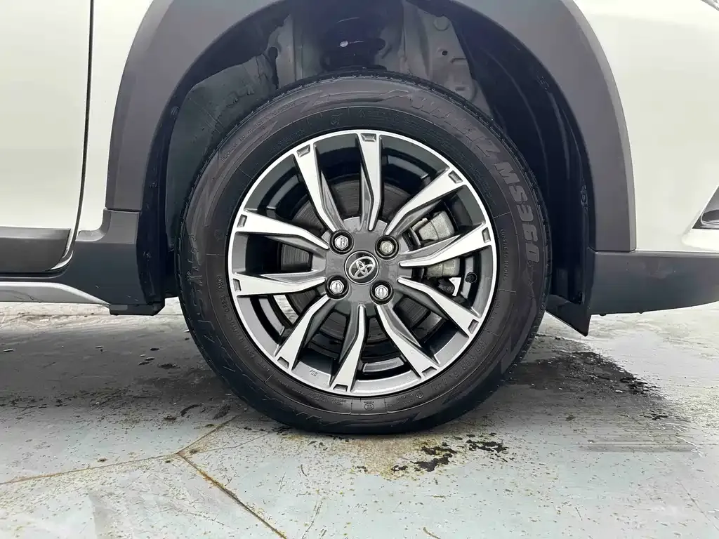 Toyota Yaris L — фото 10