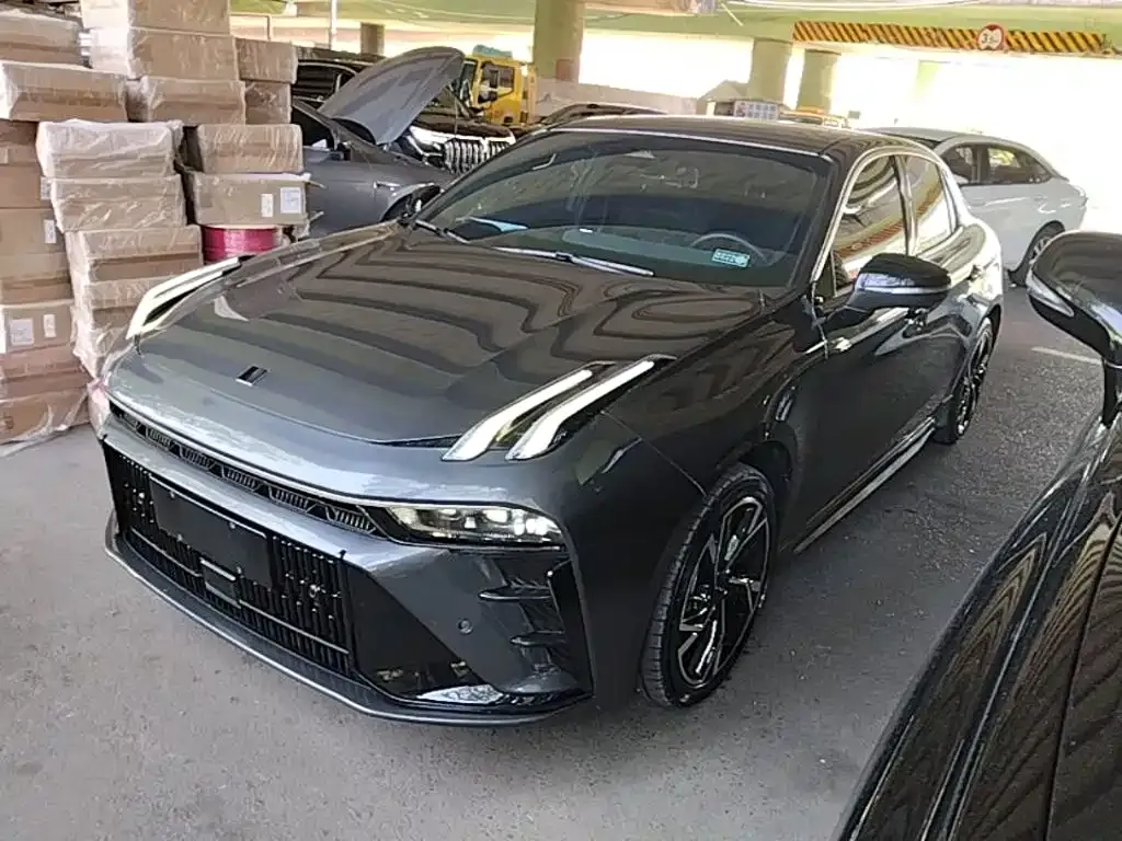 Lynk & Co 03