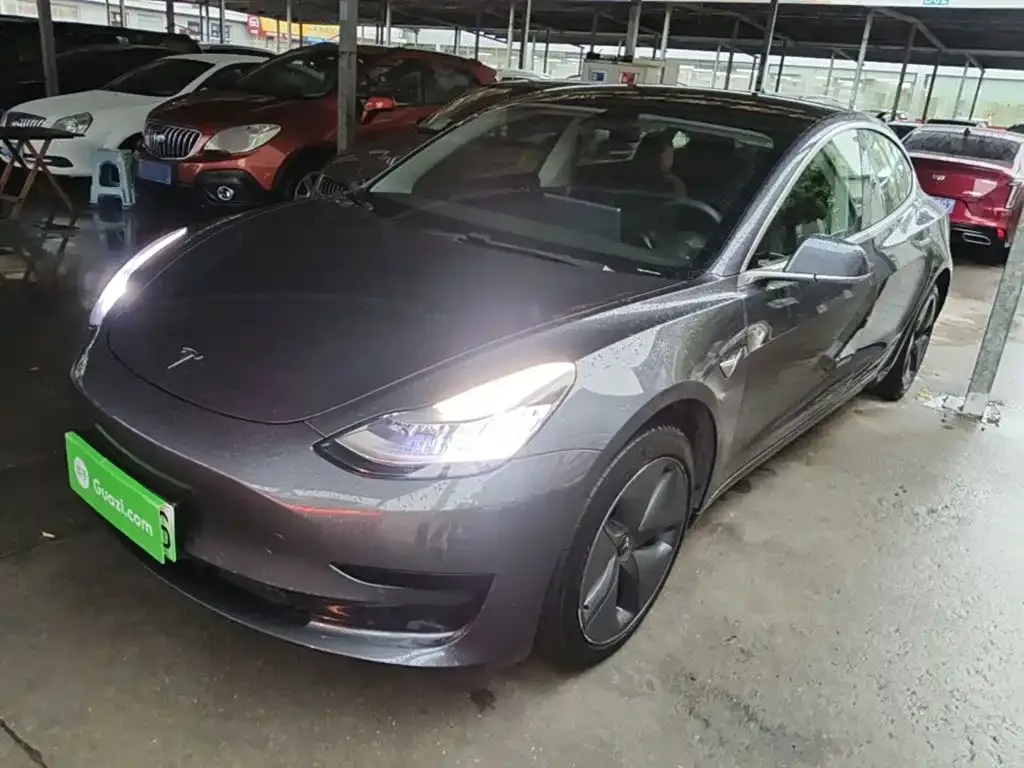 Tesla Model 3 — фото 1
