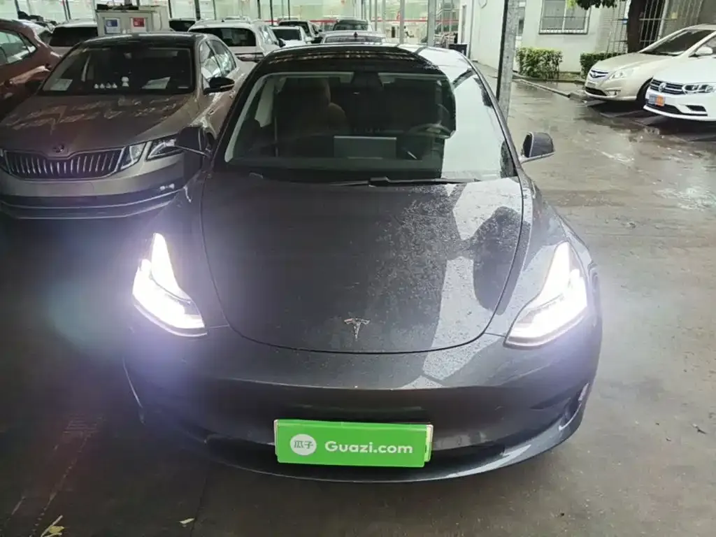 Tesla Model 3 — фото 10