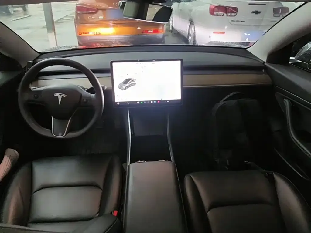 Tesla Model 3 — фото 4