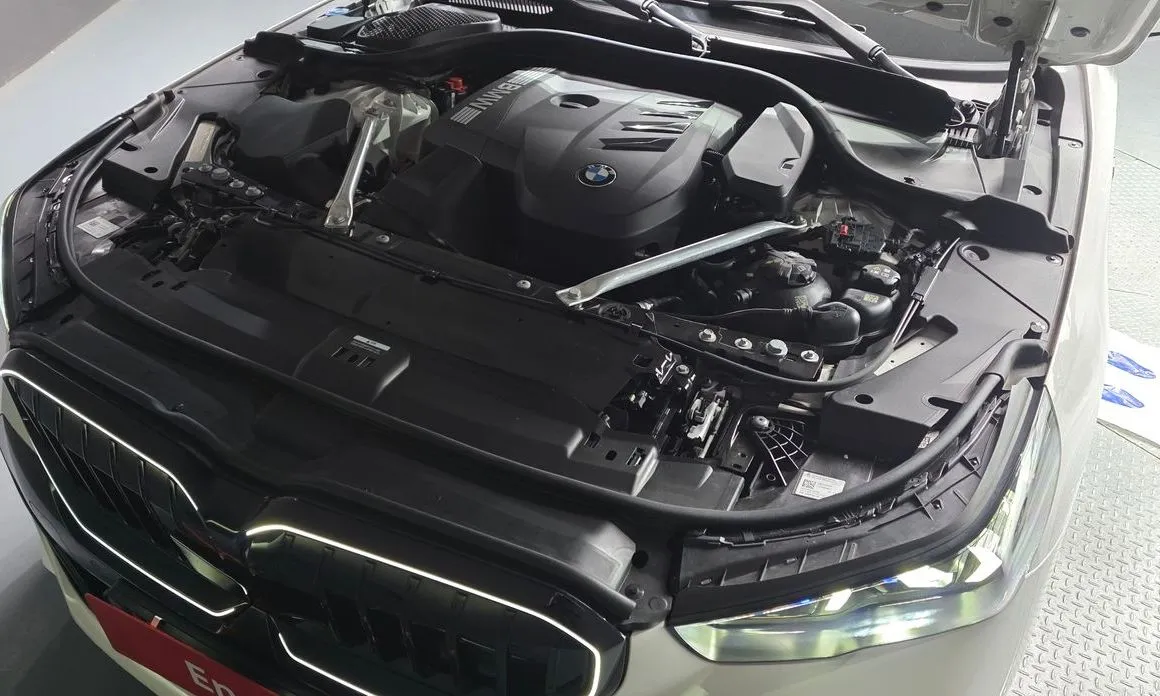 BMW 5-Series 2024 из KR, фото 8