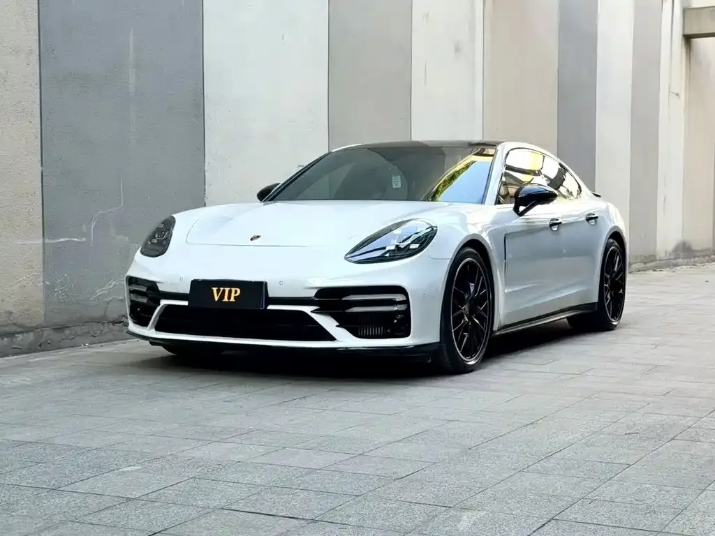 Porsche Panamera — фото 1
