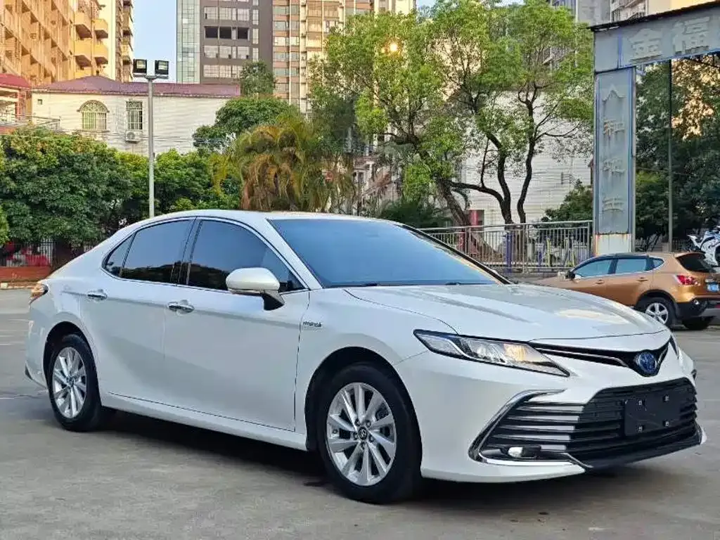 Toyota Camry — фото 8