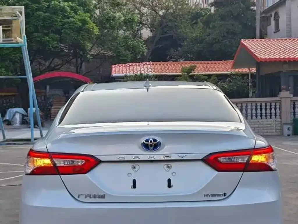 Toyota Camry — фото 4