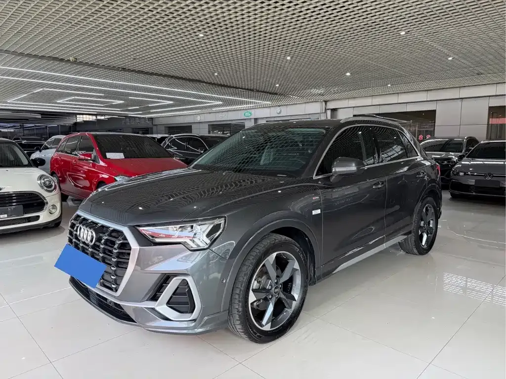 Audi Q3 — фото 1