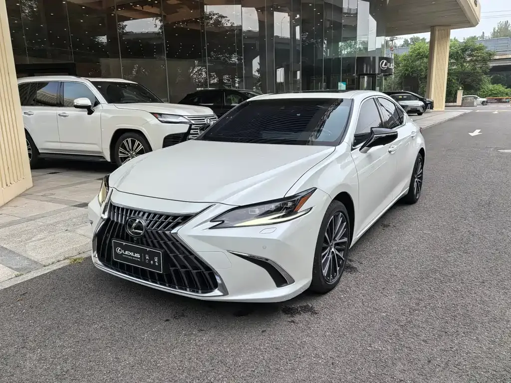 Lexus ES — фото 1