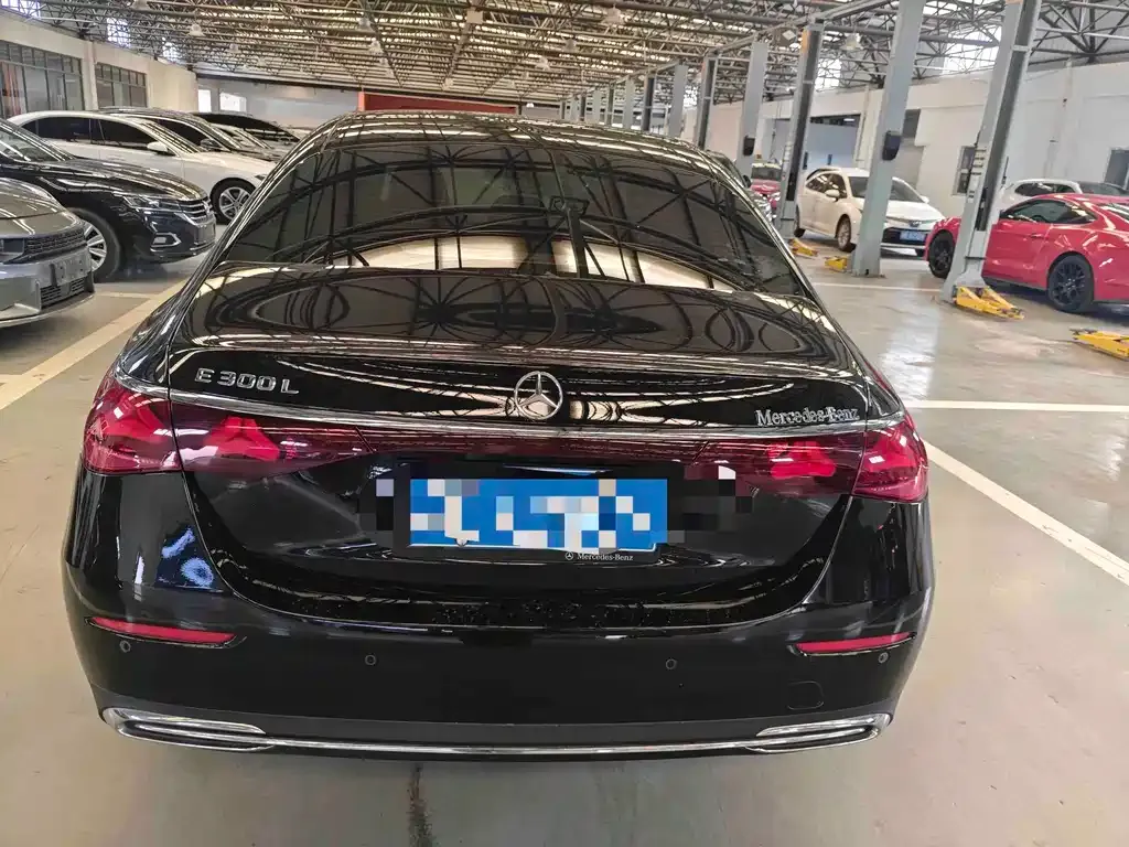 Mercedes-Benz E-Class — фото 5