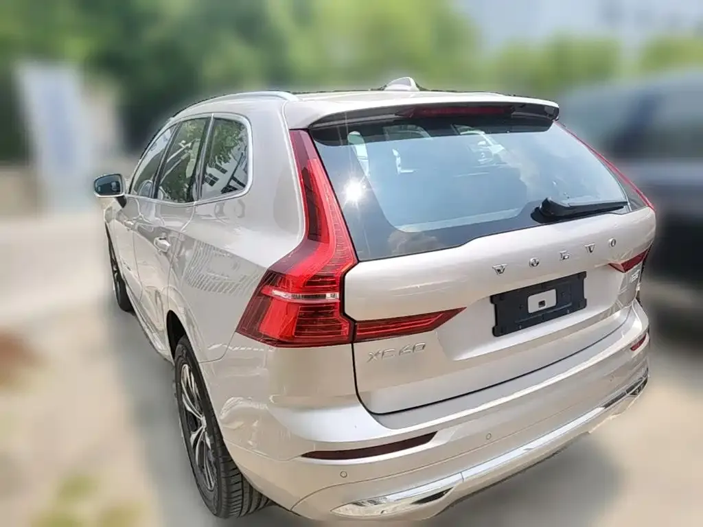 Volvo XC60 — фото 8
