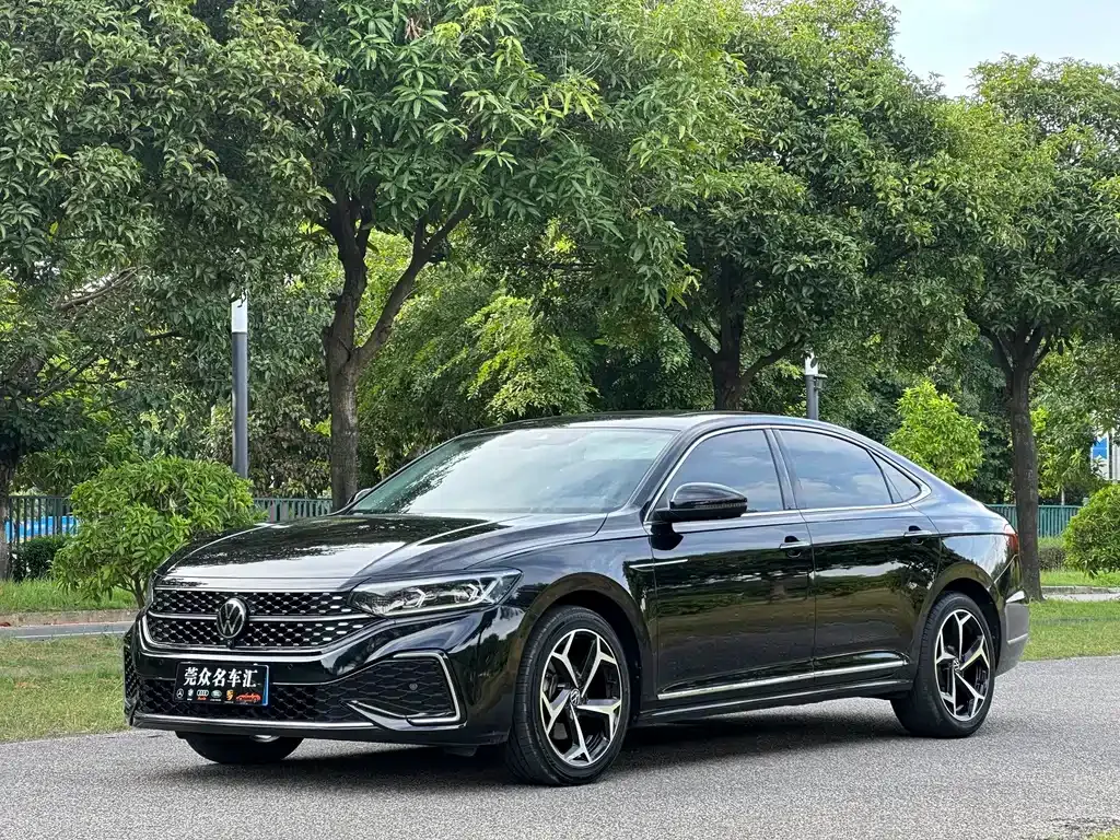 Volkswagen Passat — фото 1