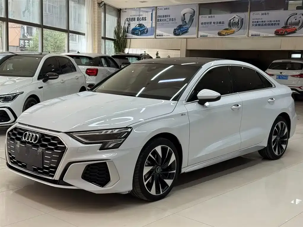 Audi A3 — фото 1